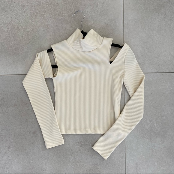 STORETS SHOULDER CUT OUT LONG SLEEVE TOP - Picture 2 of 5